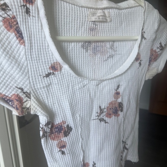 🌸 Urban Outfitters Fitted Floral T-Shirt  | Size Small - Picture 5 of 5